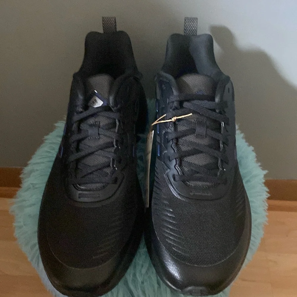 BRAND NEW MENS ADIDAS SHOES SIZE 10! NWT! SMOKE FREE HOME! NO BOX! - Picture 1 of 6